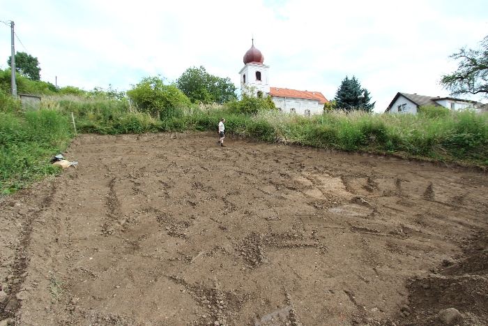 V létě roku 2014 proběhl v Kostelních Střimelicích na parcele č. 65/7 před zahájením prací na stavbě rodinného domu záchranný archeologický výzkum. Ten, kromě jiných významných zjištění, nálezem kusů žíloviny zatím neurčené rudy ve vrstvě z konce 13. století, přinesl první nepřímý doklad existence místní středověké těžby.